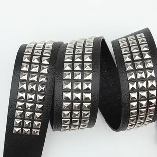 Grtel - Pyramidennieten  - 110 cm schwarz/ silber